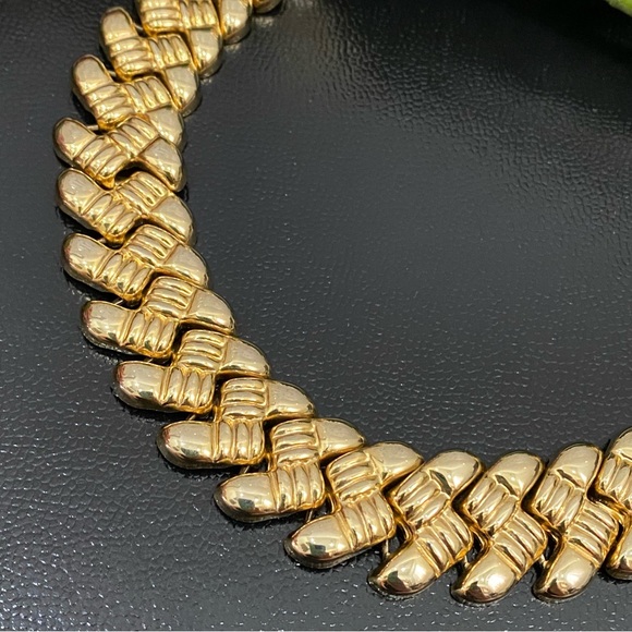 Vintage Unsigned Gold-tone S Chain Link Fold Over Clasp 18” Necklace - Picture 6 of 12